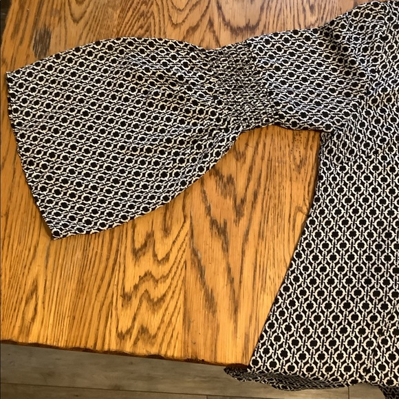 Michael Kors Chain Pattern Black and White Flowy Top Size M - Picture 3 of 6